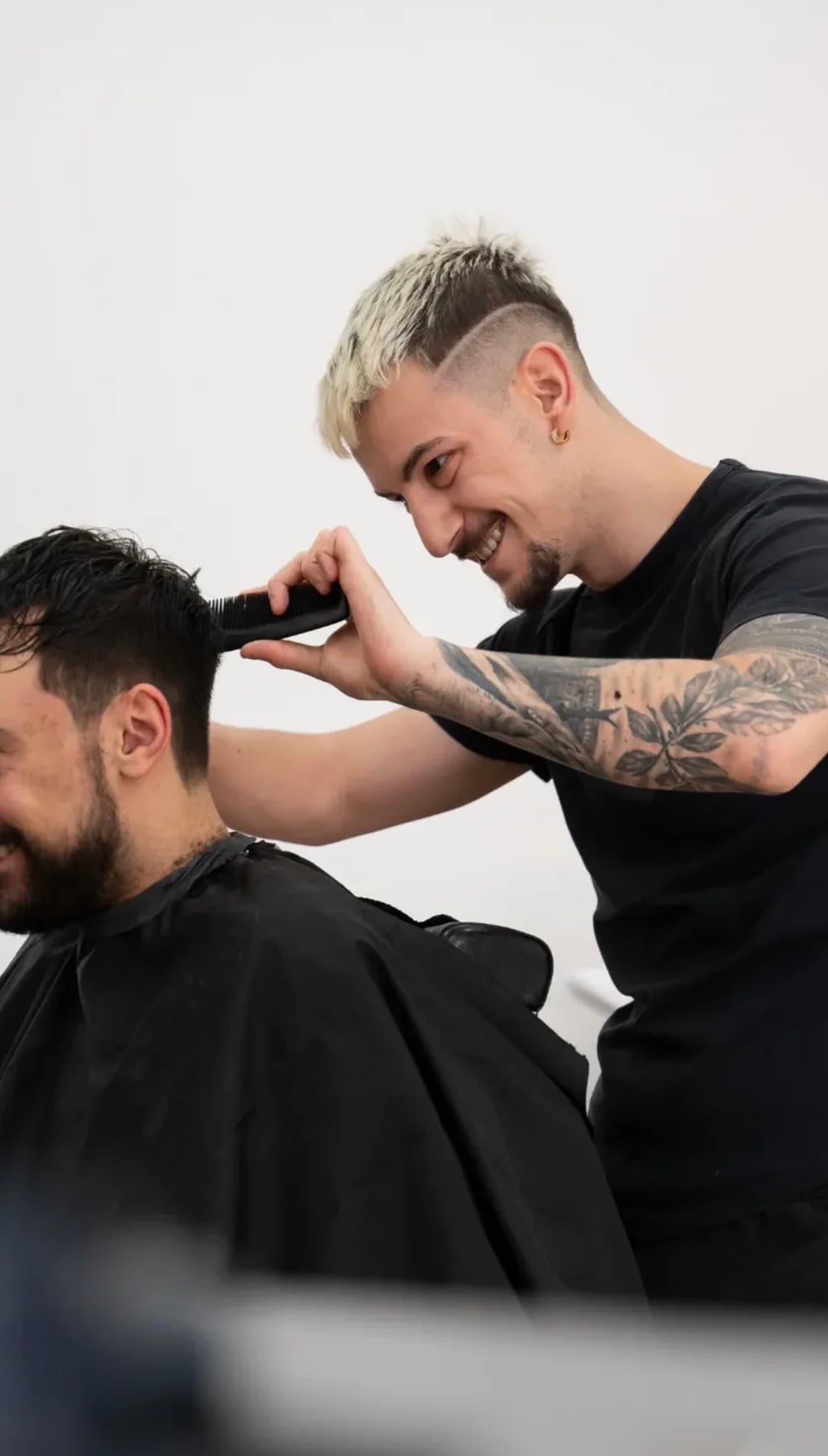 Staff H501 durante un taglio capelli